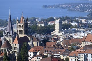 Sur le plan régional, les destinations de Lausanne (+4,7%) et de Nyon-Morges (+4,5%) dressent le meilleur bilan de la saison d'été 2024 pour l'hôtellerie vaudoise (archives). Keystone/LAURENT GILLIERON